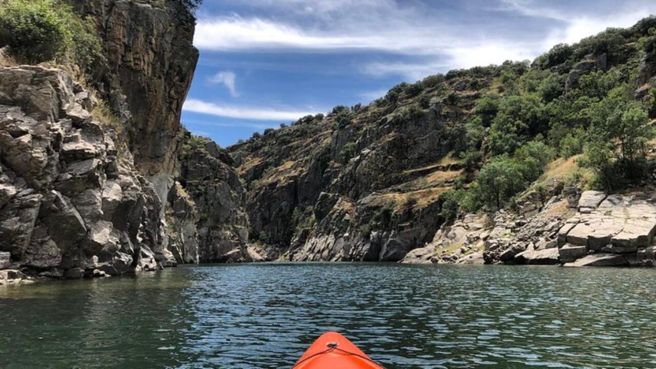 El Lago Cervera de Buitrago Exteriör bild
